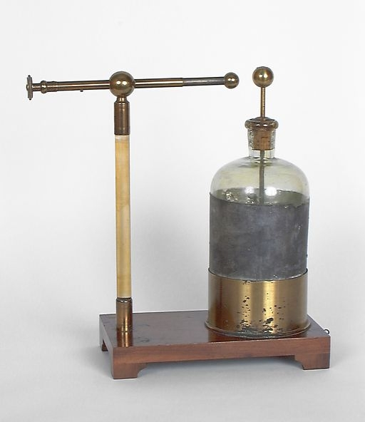  instrument de démonstration en électrostatique © Michel Thierry / Région Bourgogne-Franche-Comté, Inventaire du patrimoine - 2000