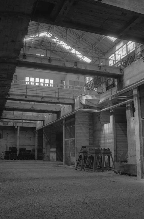 La salle des machines et les massifs formant la plate-forme des turboalternateurs. © Frédéric Pillet / Région Bourgogne-Franche-Comté, Inventaire du patrimoine - 2000