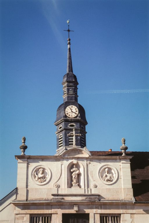 Façade de la chapelle : partie supérieure. © Jean-Luc Duthu / Région Bourgogne-Franche-Comté, Inventaire du patrimoine - 2001