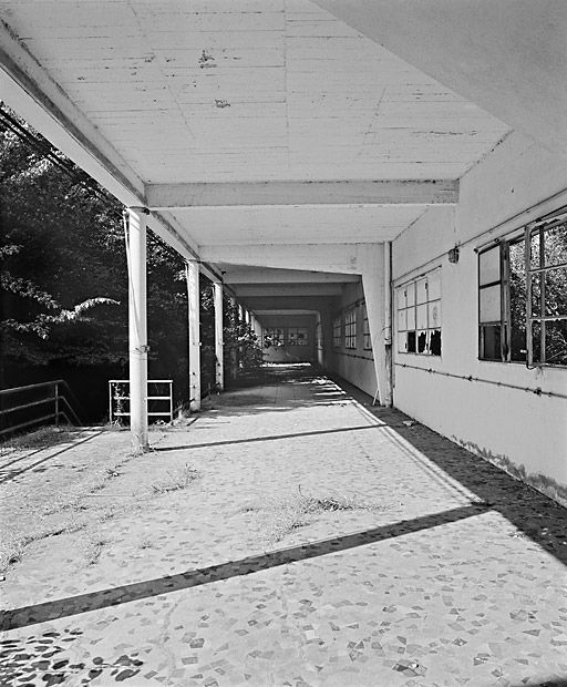 Galerie de cure ouest, façade sud-est. © Michel Rosso / Région Bourgogne-Franche-Comté, Inventaire du patrimoine - 2001
