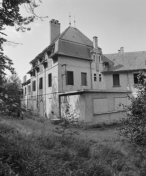 Pavillon du corps de bâtiment central. © Michel Rosso / Région Bourgogne-Franche-Comté, Inventaire du patrimoine - 2001
