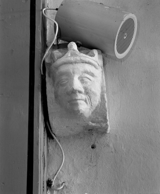 Arcade du choeur, culot sculpté à mi-hauteur du piédroit droit. © Michel Rosso / Région Bourgogne-Franche-Comté, Inventaire du patrimoine - 2001
