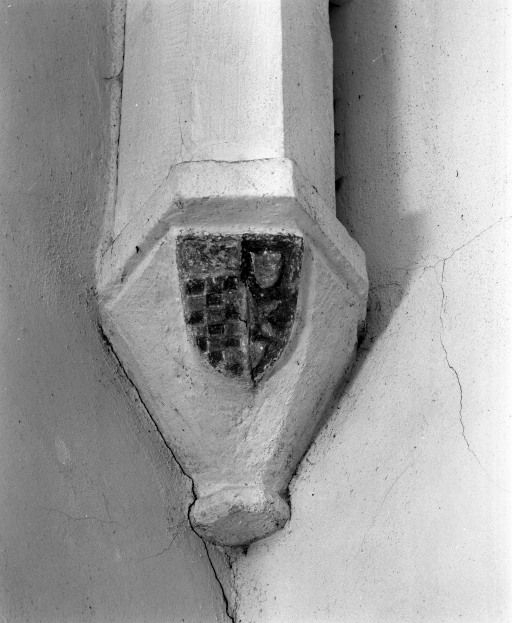 Bas-côté gauche (nord), 1ère travée, culot de l'angle antérieur gauche. © Michel Rosso / Région Bourgogne-Franche-Comté, Inventaire du patrimoine - 2001