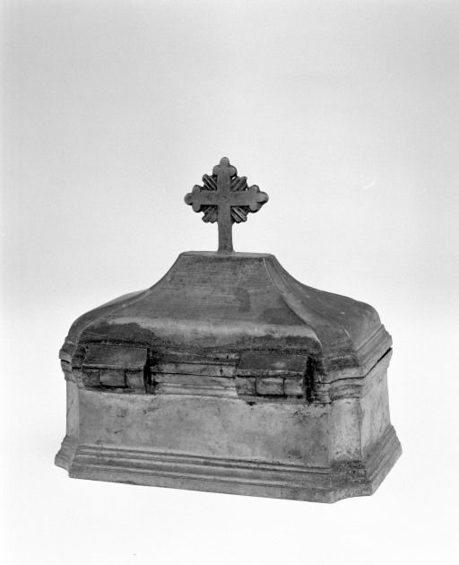 Revers du coffret fermé. © Michel Rosso / Région Bourgogne-Franche-Comté, Inventaire du patrimoine - 2001