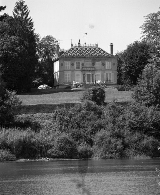 Vue depuis la Saône © Michel Rosso / Région Bourgogne-Franche-Comté, Inventaire du patrimoine - 2001