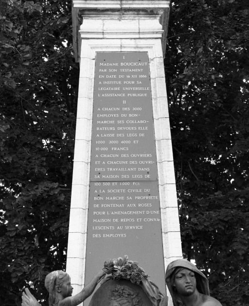 Inscription, face antérieure de l'obélisque. © Michel Rosso / Région Bourgogne-Franche-Comté, Inventaire du patrimoine - 2001