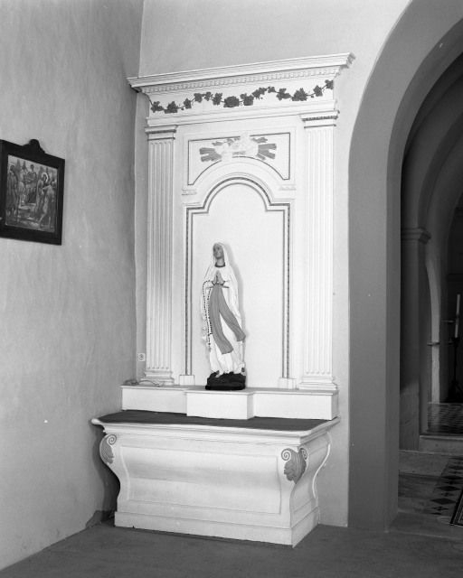 Autel-retable gauche. © Michel Rosso / Région Bourgogne-Franche-Comté, Inventaire du patrimoine - 2001