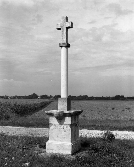 Deuxième croix © Michel Rosso / Région Bourgogne-Franche-Comté, Inventaire du patrimoine - 2001