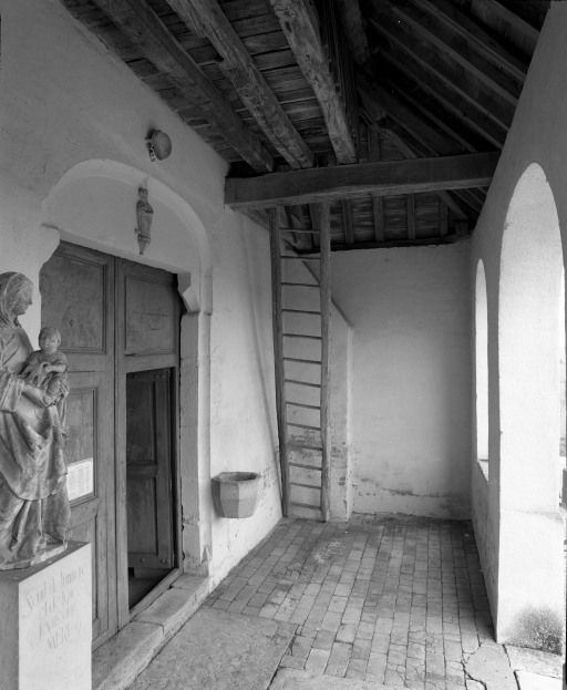 Porche. © Michel Rosso / Région Bourgogne-Franche-Comté, Inventaire du patrimoine - 2001