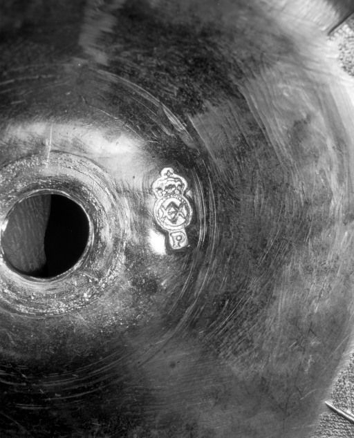 Poinçon sous la fausse-coupe. © Michel Rosso / Région Bourgogne-Franche-Comté, Inventaire du patrimoine - 2001