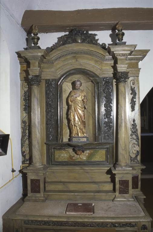 Retable gauche. © Michel Rosso / Région Bourgogne-Franche-Comté, Inventaire du patrimoine - 2001