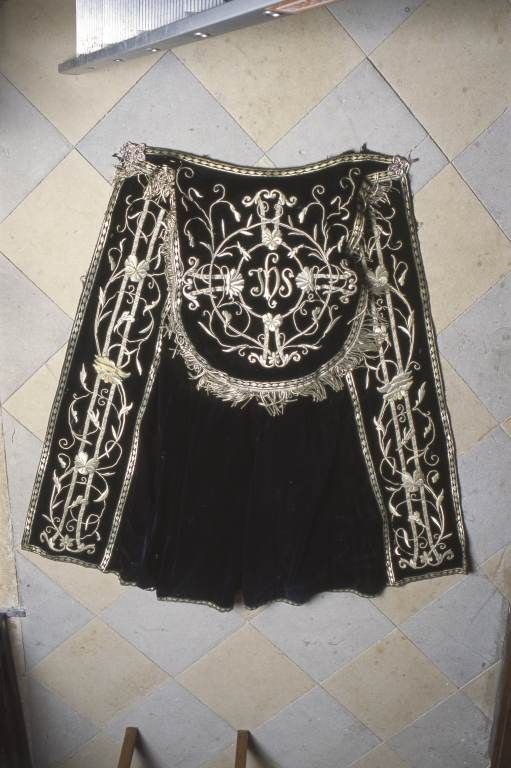 Chape noire. © Michel Rosso / Région Bourgogne-Franche-Comté, Inventaire du patrimoine - 2001