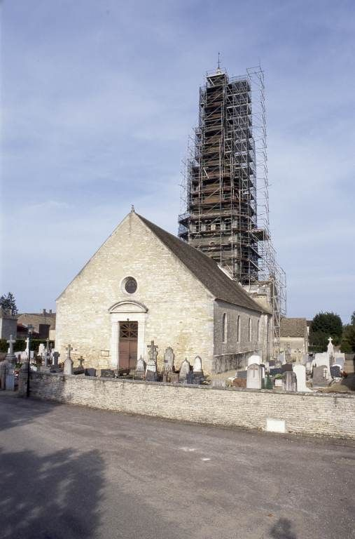 Vue prise du sud-ouest, pendant les travaux de réfection de la flèche. © Michel Rosso / Région Bourgogne-Franche-Comté, Inventaire du patrimoine - 2001