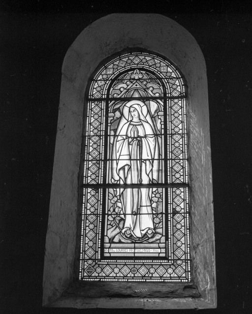 Baie 12 : Notre-Dame de Lourdes. © Michel Rosso / Région Bourgogne-Franche-Comté, Inventaire du patrimoine - 2001