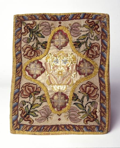 Bourse de corporal. © Michel Rosso / Région Bourgogne-Franche-Comté, Inventaire du patrimoine - 2001