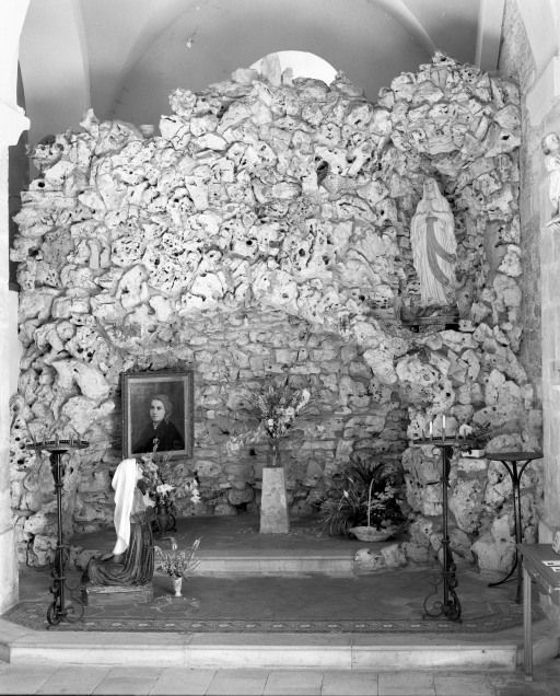 Groupe sculpté : reproduction de la grotte de Lourdes, 1892. © Michel  Rosso (reproduction) / Région Bourgogne-Franche-Comté, Inventaire du patrimoine - 2001