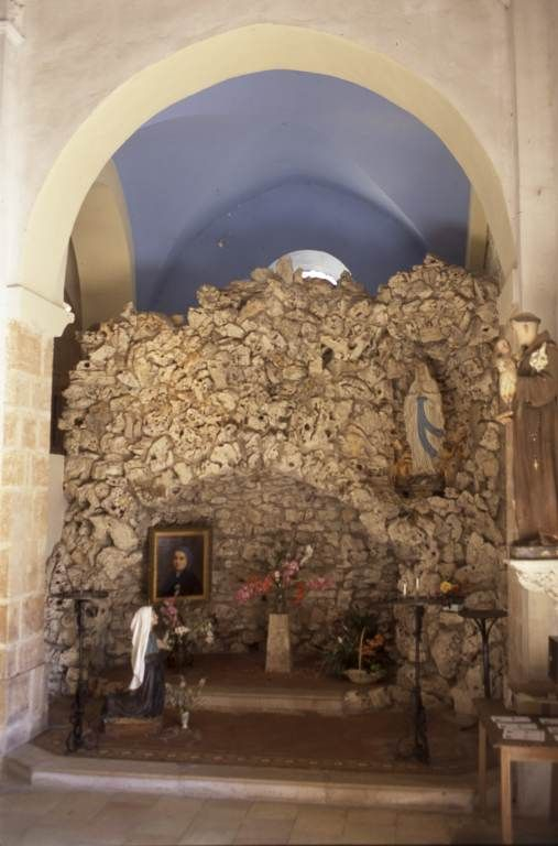 Groupe sculpté : reproduction de la grotte de Lourdes, 1892. © Michel  Rosso (reproduction) / Région Bourgogne-Franche-Comté, Inventaire du patrimoine - 2001
