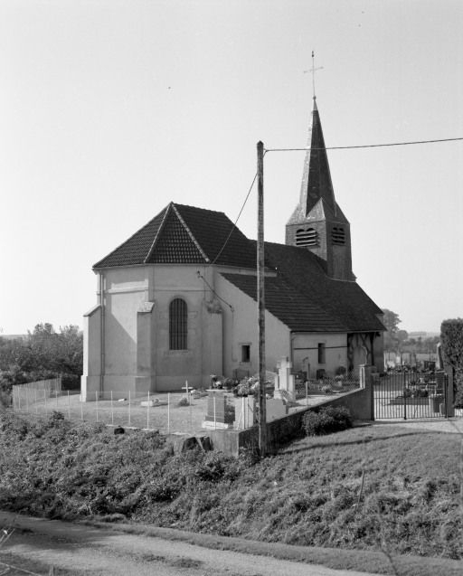 Chevet et élévation gauche. © Michel Rosso / Région Bourgogne-Franche-Comté, Inventaire du patrimoine - 2001