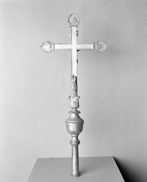 Croix de procession, revers. © Michel Rosso / Région Bourgogne-Franche-Comté, Inventaire du patrimoine - 2001