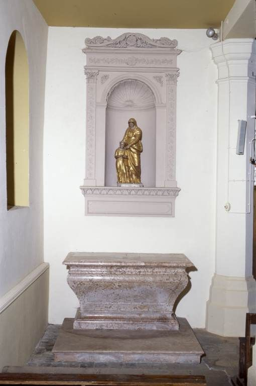 Autel du bas-côté gauche. © Michel Rosso / Région Bourgogne-Franche-Comté, Inventaire du patrimoine - 2001