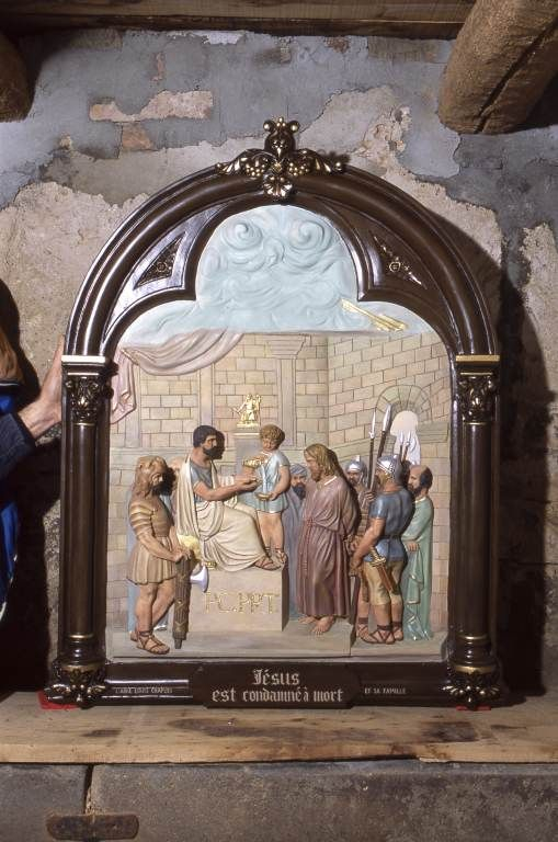Chemin de croix : Jésus est condamné à mort. © Michel Rosso / Région Bourgogne-Franche-Comté, Inventaire du patrimoine - 2001