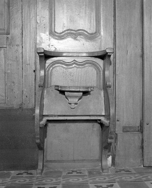 Stalle de célébrant. © Michel Rosso / Région Bourgogne-Franche-Comté, Inventaire du patrimoine - 2001