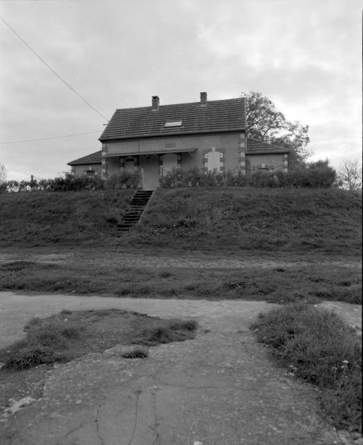 maison © Michel Rosso / Région Bourgogne-Franche-Comté, Inventaire du patrimoine - 2001  maison © Michel Rosso / Région Bourgogne-Franche-Comté, Inventaire du patrimoine - 2001