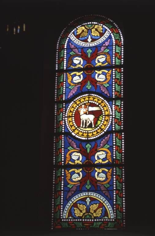 Vitrail de la chapelle gauche © Michel Rosso / Région Bourgogne-Franche-Comté, Inventaire du patrimoine - 2001