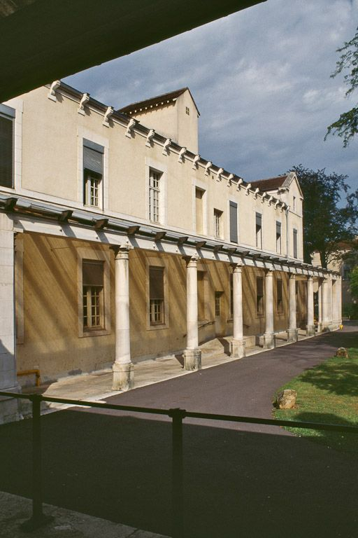 Infirmerie. © Jean-Luc Duthu / Région Bourgogne-Franche-Comté, Inventaire du patrimoine - 2001
