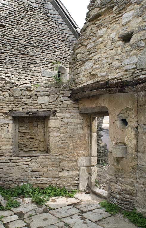 Chapelle, angle nord-est, en 2002. © Michel Thierry / Région Bourgogne-Franche-Comté, Inventaire du patrimoine - 2002