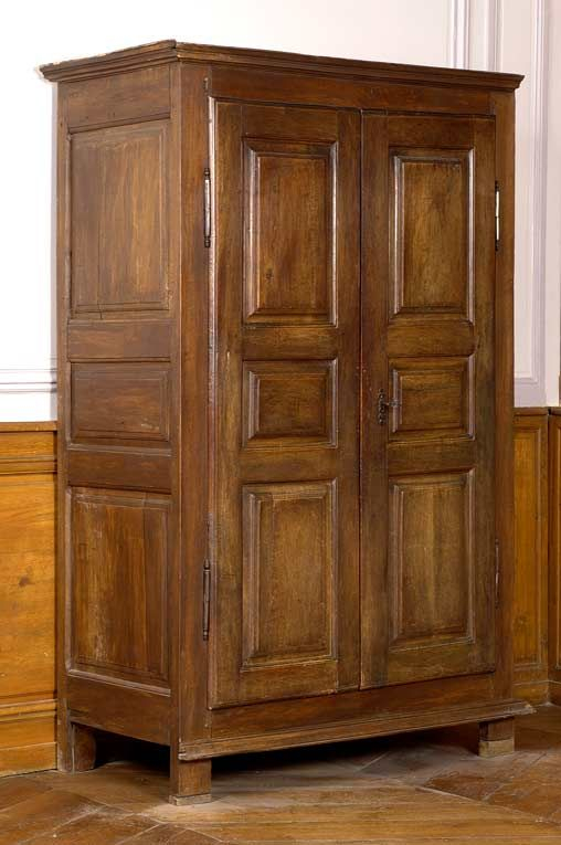 Première armoire. © Michel Thierry / Région Bourgogne-Franche-Comté, Inventaire du patrimoine - 2002