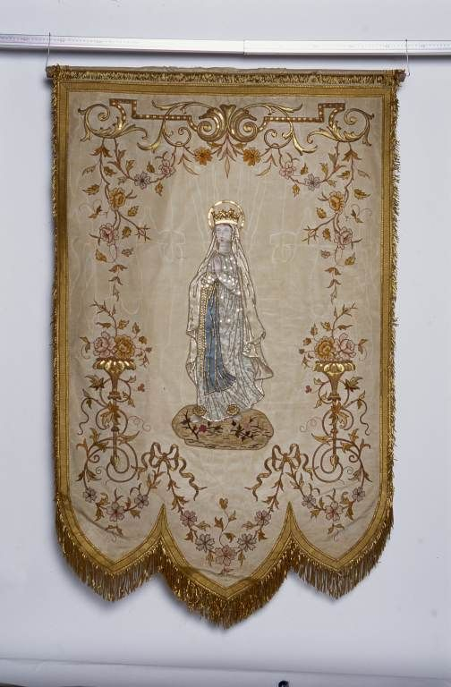 Côté Vierge de Lourdes. © Michel Rosso / Région Bourgogne-Franche-Comté, Inventaire du patrimoine - 2002