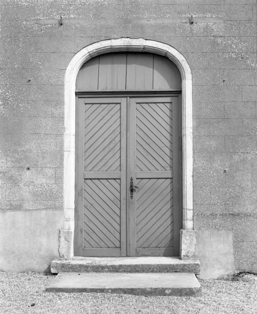 Portail de la façade, daté 1787. © Michel Rosso / Région Bourgogne-Franche-Comté, Inventaire du patrimoine - 2002