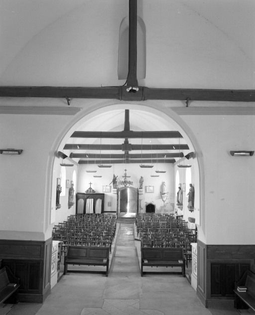 Vue de la nef prise du choeur. © Michel Rosso / Région Bourgogne-Franche-Comté, Inventaire du patrimoine - 2002