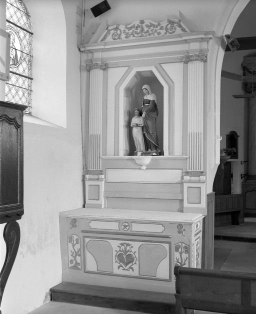 Autel-retable gauche. © Michel Rosso / Région Bourgogne-Franche-Comté, Inventaire du patrimoine - 2002