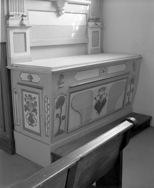 Autel droit. © Michel Rosso / Région Bourgogne-Franche-Comté, Inventaire du patrimoine - 2002