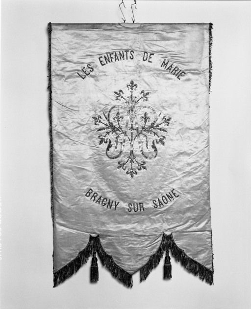 Bannière, revers. © Michel Rosso / Région Bourgogne-Franche-Comté, Inventaire du patrimoine - 2002