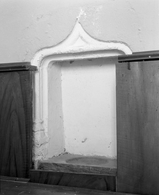 Lavabo du choeur. © Michel Rosso / Région Bourgogne-Franche-Comté, Inventaire du patrimoine - 2002