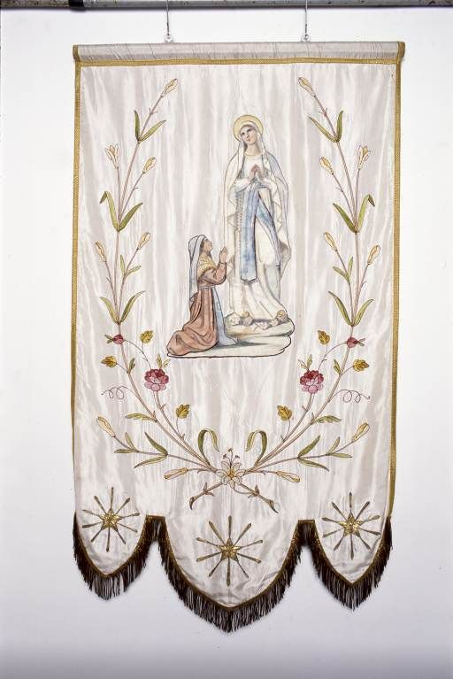 Bannière de Notre-Dame de Lourdes © Michel Rosso / Région Bourgogne-Franche-Comté, Inventaire du patrimoine - 2002