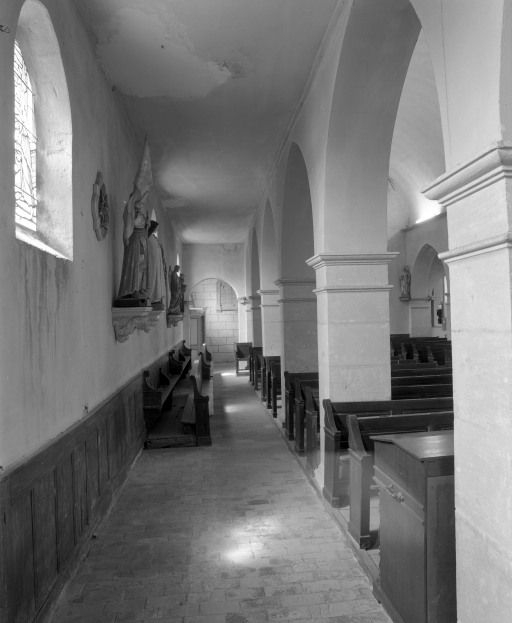 Bas-côté droit. © Michel Rosso / Région Bourgogne-Franche-Comté, Inventaire du patrimoine - 2002