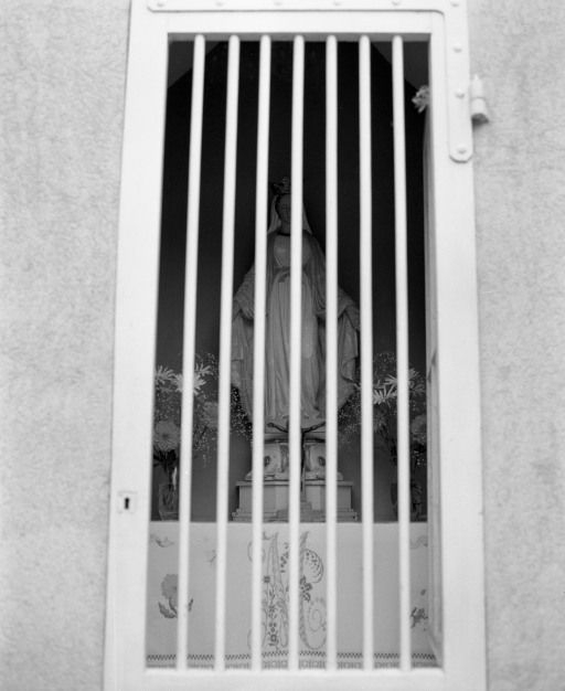 Statue à l'intérieur. © Michel Rosso / Région Bourgogne-Franche-Comté, Inventaire du patrimoine - 2002