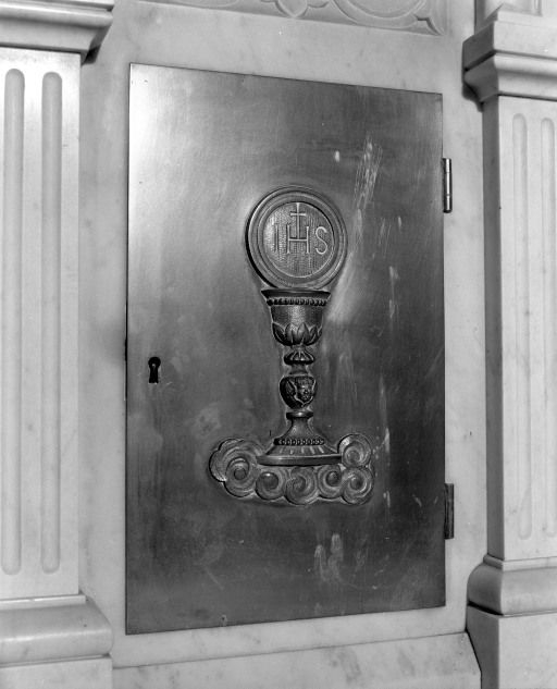 Autel-retable gauche, porte du tabernacle. © Michel Rosso / Région Bourgogne-Franche-Comté, Inventaire du patrimoine - 2002