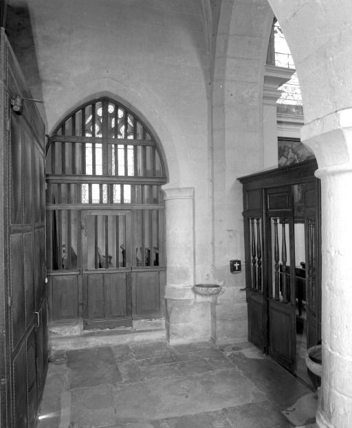 Vestibule et arcade de la chapelle des fonts baptismaux. © Michel Rosso / Région Bourgogne-Franche-Comté, Inventaire du patrimoine - 2002
