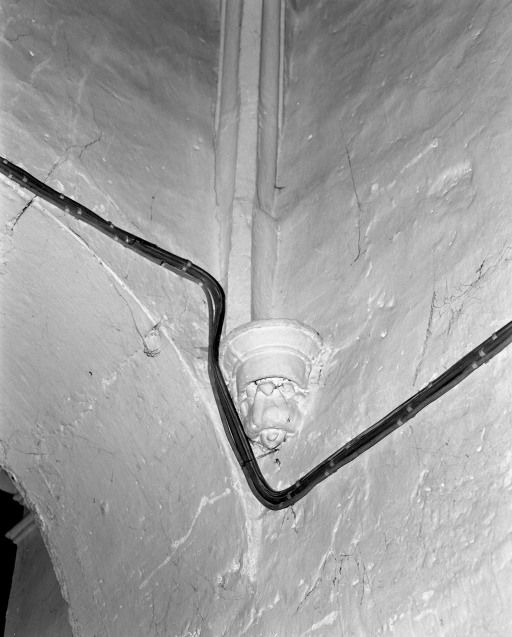 Chapelle des fonts baptismaux : culot postérieur droit. © Michel Rosso / Région Bourgogne-Franche-Comté, Inventaire du patrimoine - 2002