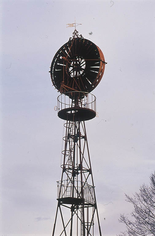 Détail de la partie supérieure. © Jean-Luc Duthu / Région Bourgogne-Franche-Comté, Inventaire du patrimoine - 2002