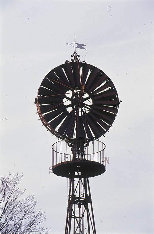 Détail de la partie supérieure. © Jean-Luc Duthu / Région Bourgogne-Franche-Comté, Inventaire du patrimoine - 2002