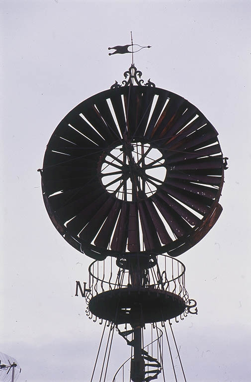 Détail de la partie supérieure. © Jean-Luc Duthu / Région Bourgogne-Franche-Comté, Inventaire du patrimoine - 2002