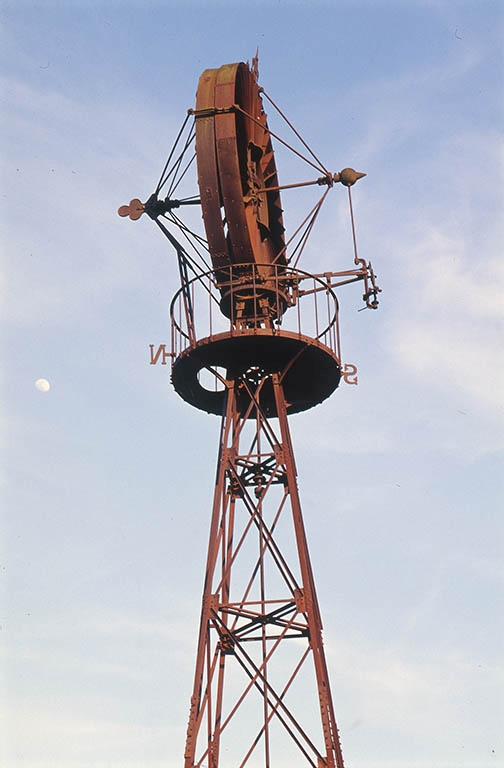 Détail de la partie sommitale. © Jean-Luc Duthu / Région Bourgogne-Franche-Comté, Inventaire du patrimoine - 2002