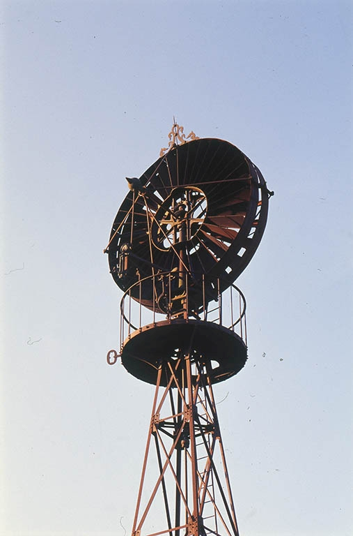 Détail de la partie sommitale. © Jean-Luc Duthu / Région Bourgogne-Franche-Comté, Inventaire du patrimoine - 2002