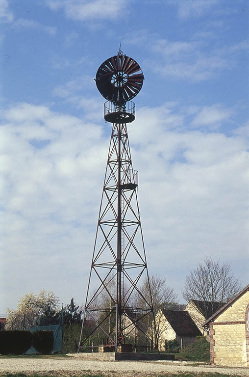 Vue d'ensemble prise du sud-est. © Jean-Luc Duthu / Région Bourgogne-Franche-Comté, Inventaire du patrimoine - 2002